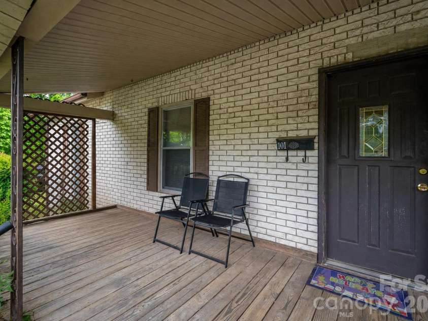 101 Huss Avenue, Cherryville, NC 28021.  MLS# CAR4378951, YatesRealty ID 21013. Front porch sitting