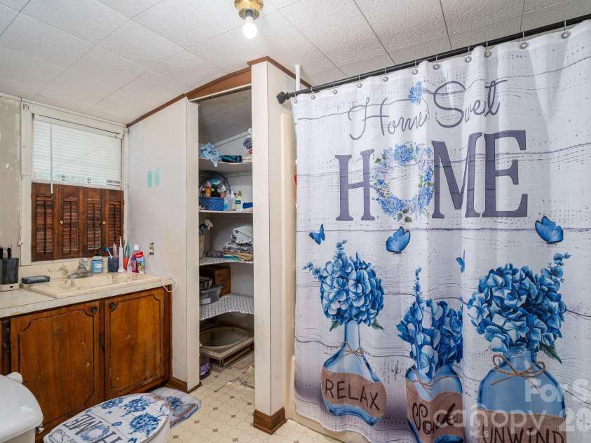 101 Huss Avenue, Cherryville, NC 28021.  MLS# CAR4378951, YatesRealty ID 21013. Full Bath