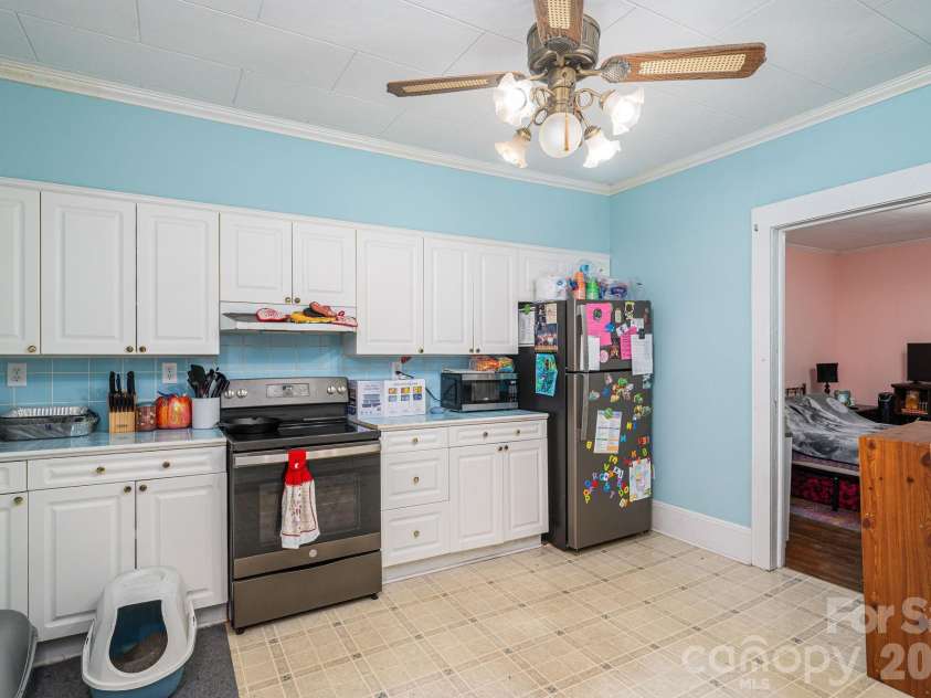 101 Huss Avenue, Cherryville, NC 28021.  MLS# CAR4378951, YatesRealty ID 21013. Kitchen