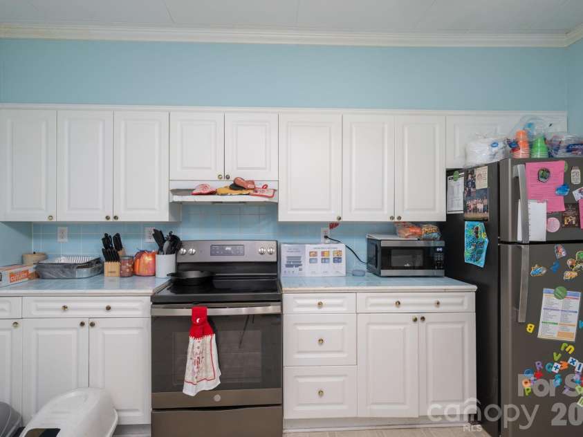 101 Huss Avenue, Cherryville, NC 28021.  MLS# CAR4378951, YatesRealty ID 21013. Kitchen