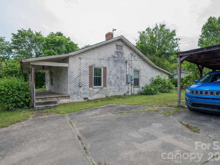 101 Huss Avenue, Cherryville, NC 28021.  MLS# CAR4378951, YatesRealty ID 21013. Shared driveway and carport