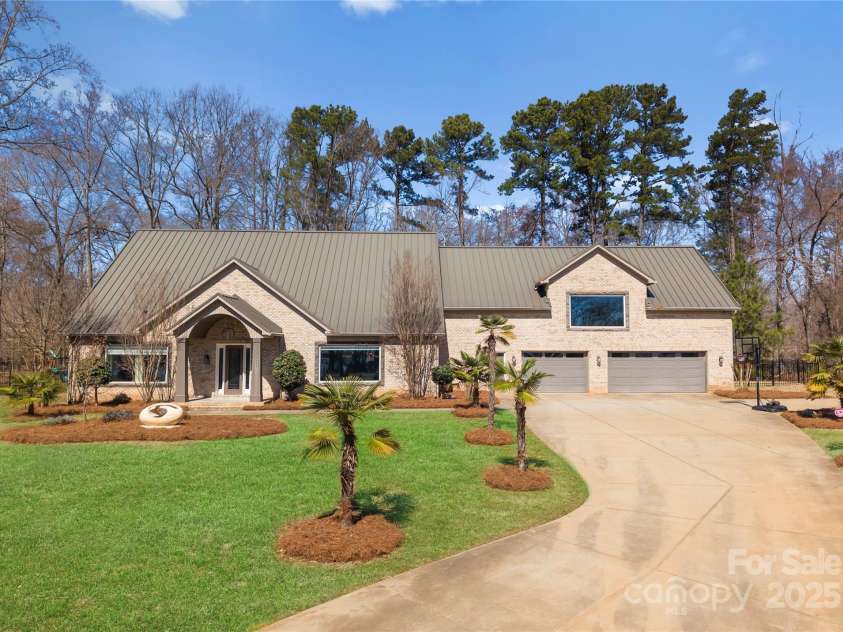 16455 Harbor View Road, Charlotte, NC 28278.  MLS# CAR4233006, YatesRealty ID 21013. 