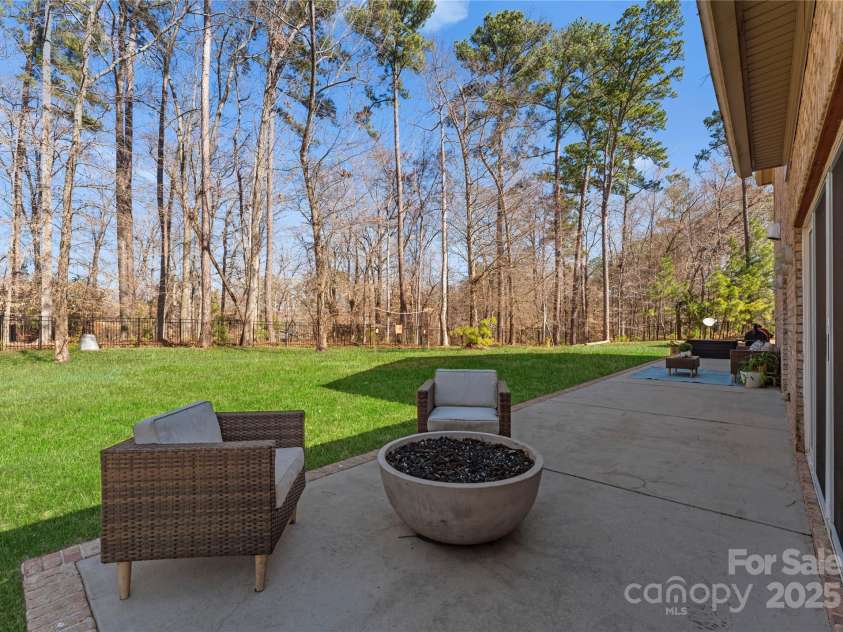 16455 Harbor View Road, Charlotte, NC 28278.  MLS# CAR4233006, YatesRealty ID 21013. 