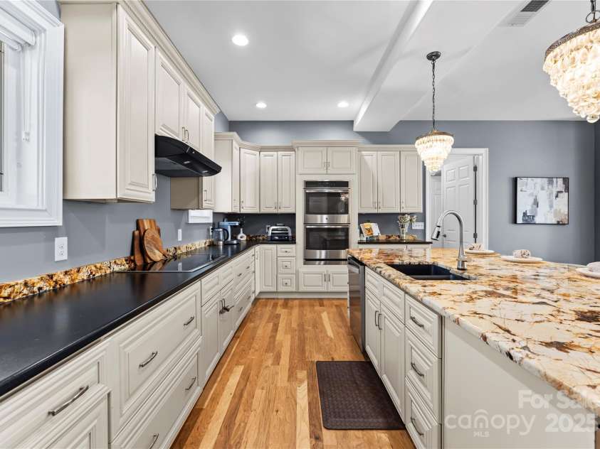 16455 Harbor View Road, Charlotte, NC 28278.  MLS# CAR4233006, YatesRealty ID 21013. Another kitchen view