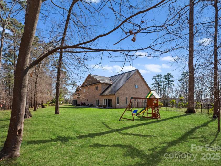 16455 Harbor View Road, Charlotte, NC 28278.  MLS# CAR4233006, YatesRealty ID 21013. Back of the home 2
