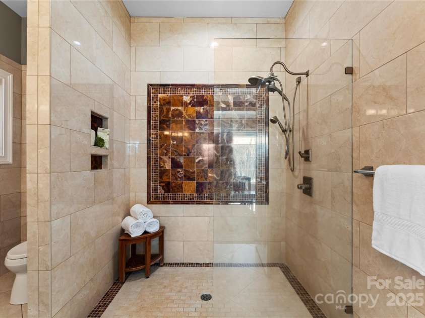 16455 Harbor View Road, Charlotte, NC 28278.  MLS# CAR4233006, YatesRealty ID 21013. Bathroom 2