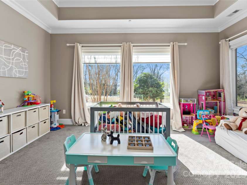 16455 Harbor View Road, Charlotte, NC 28278.  MLS# CAR4233006, YatesRealty ID 21013. Bedroom downstairs