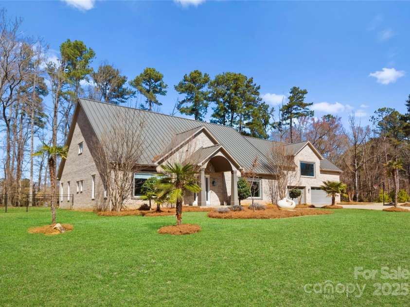 16455 Harbor View Road, Charlotte, NC 28278.  MLS# CAR4233006, YatesRealty ID 21013. Front of the home 1