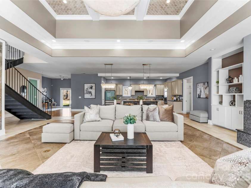 16455 Harbor View Road, Charlotte, NC 28278.  MLS# CAR4233006, YatesRealty ID 21013. Great room 2
