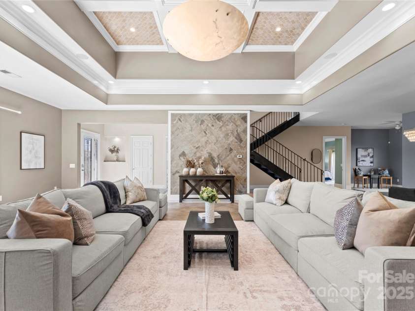 16455 Harbor View Road, Charlotte, NC 28278.  MLS# CAR4233006, YatesRealty ID 21013. Great room 3
