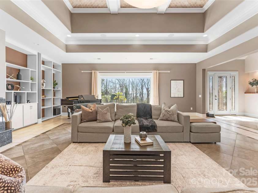 16455 Harbor View Road, Charlotte, NC 28278.  MLS# CAR4233006, YatesRealty ID 21013. Great room