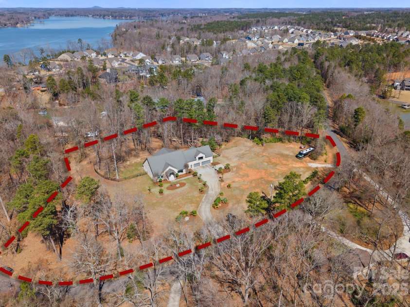 16455 Harbor View Road, Charlotte, NC 28278.  MLS# CAR4233006, YatesRealty ID 21013. Lot lines show how large the property is