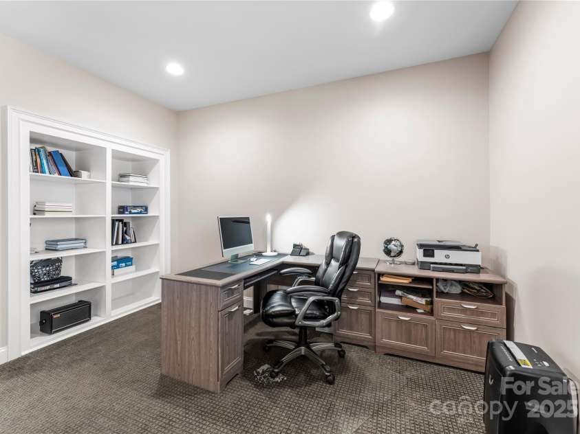 16455 Harbor View Road, Charlotte, NC 28278.  MLS# CAR4233006, YatesRealty ID 21013. Office
