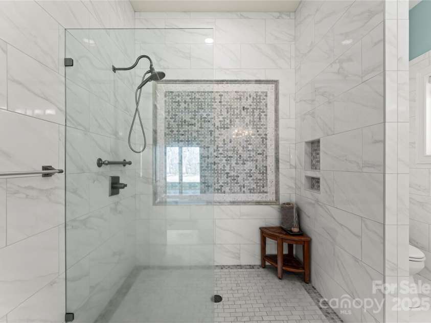16455 Harbor View Road, Charlotte, NC 28278.  MLS# CAR4233006, YatesRealty ID 21013. Primary bath
