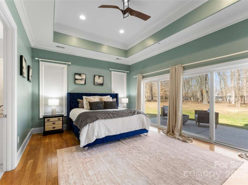 16455 Harbor View Road, Charlotte, NC 28278.  MLS# CAR4233006, YatesRealty ID 21013. Primary bedroom
