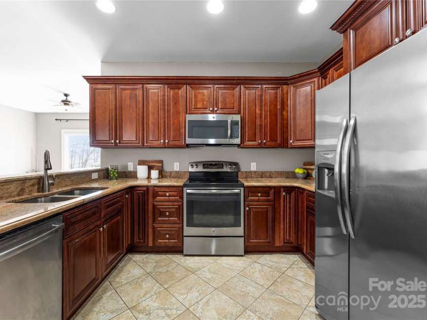 16455 Harbor View Road, Charlotte, NC 28278.  MLS# CAR4233006, YatesRealty ID 21013. Second living space full kitchen