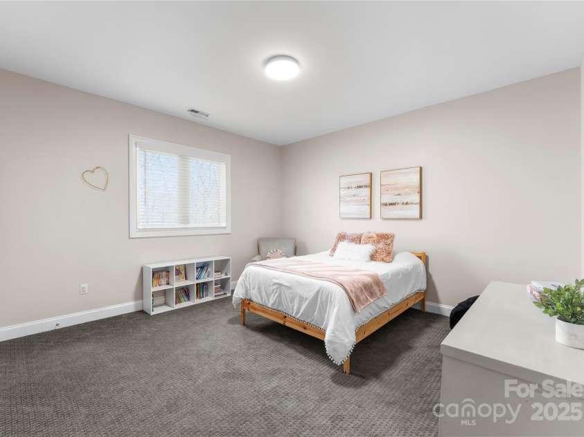16455 Harbor View Road, Charlotte, NC 28278.  MLS# CAR4233006, YatesRealty ID 21013. Upstairs bedroom