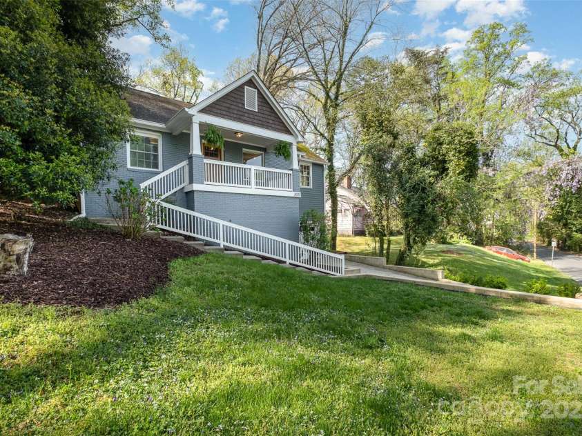 2017 Wood Dale Terrace, Charlotte, NC 28203.  MLS# CAR4238972, YatesRealty ID 21014. 