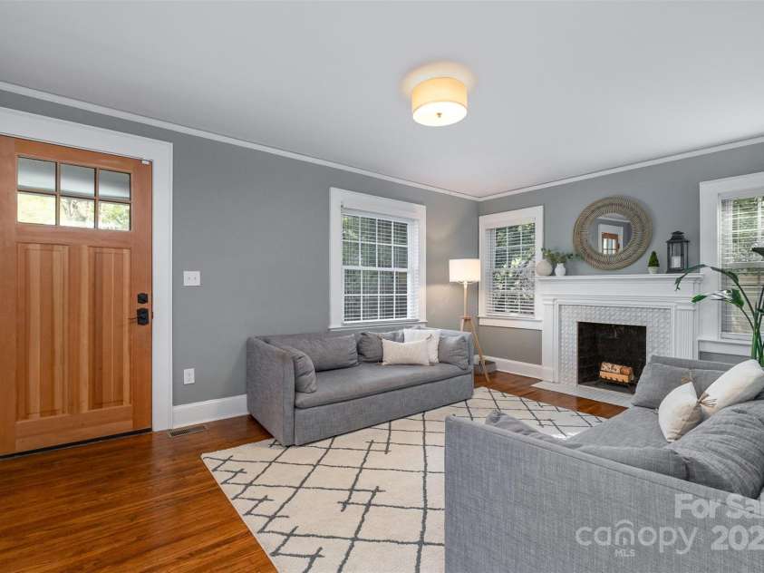 2017 Wood Dale Terrace, Charlotte, NC 28203.  MLS# CAR4238972, YatesRealty ID 21014. 