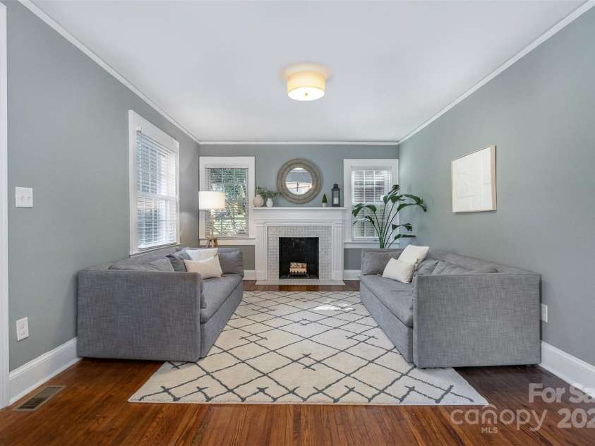 2017 Wood Dale Terrace, Charlotte, NC 28203.  MLS# CAR4238972, YatesRealty ID 21014. 