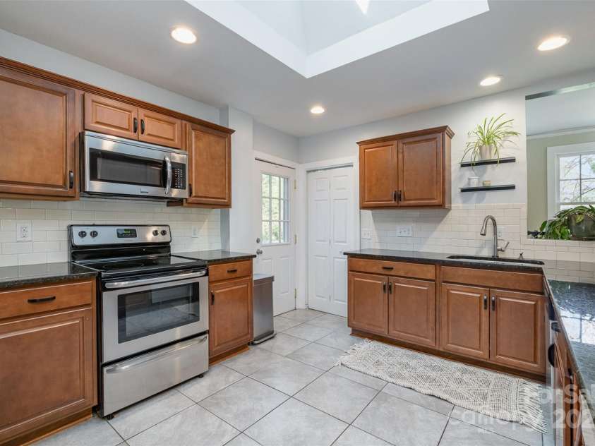 2017 Wood Dale Terrace, Charlotte, NC 28203.  MLS# CAR4238972, YatesRealty ID 21014. 