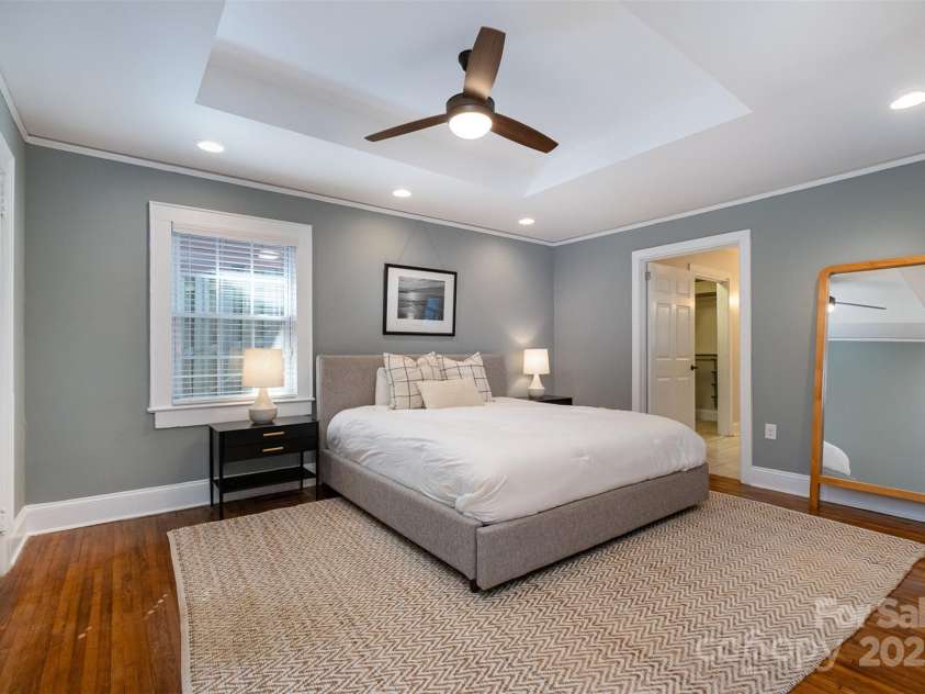 2017 Wood Dale Terrace, Charlotte, NC 28203.  MLS# CAR4238972, YatesRealty ID 21014. 