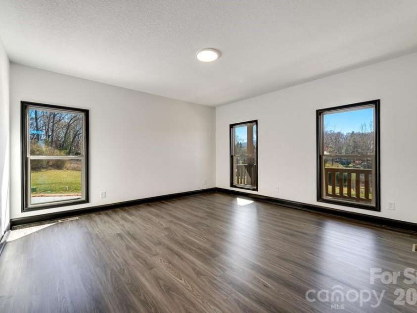 50 Fairview Street, Franklin, NC 28734.  MLS# CAR4378017, YatesRealty ID 21016. 