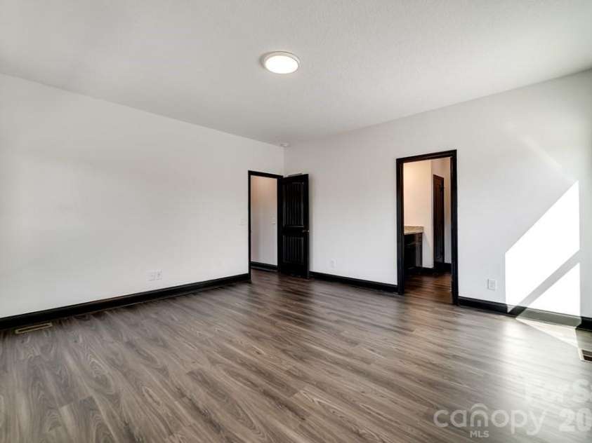 50 Fairview Street, Franklin, NC 28734.  MLS# CAR4378017, YatesRealty ID 21016. 