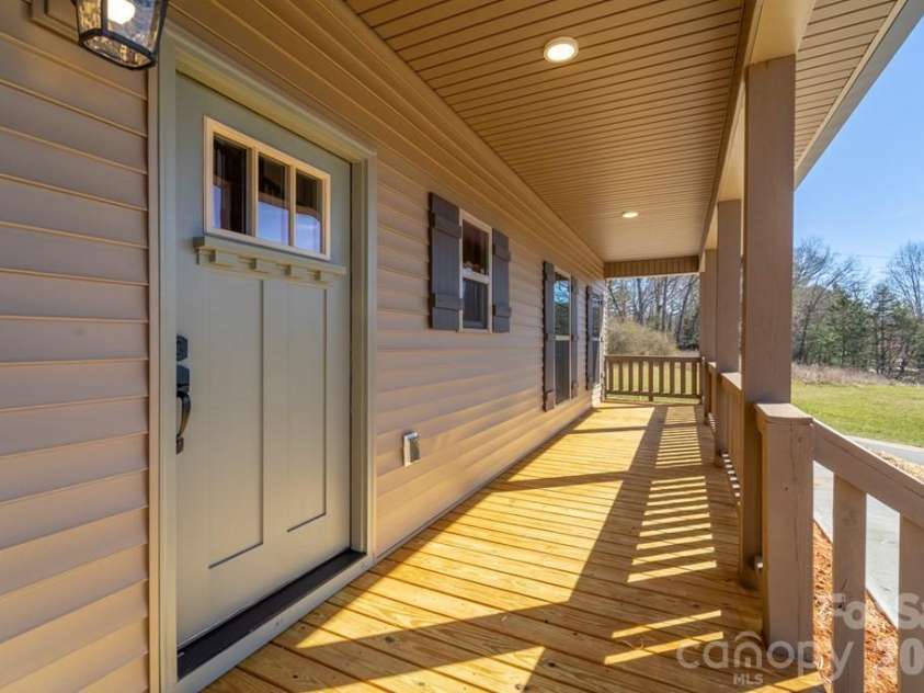 50 Fairview Street, Franklin, NC 28734.  MLS# CAR4378017, YatesRealty ID 21016. 