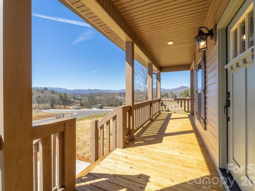 50 Fairview Street, Franklin, NC 28734.  MLS# CAR4378017, YatesRealty ID 21016. 