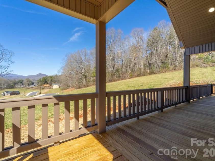 50 Fairview Street, Franklin, NC 28734.  MLS# CAR4378017, YatesRealty ID 21016. 