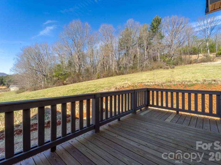 50 Fairview Street, Franklin, NC 28734.  MLS# CAR4378017, YatesRealty ID 21016. 