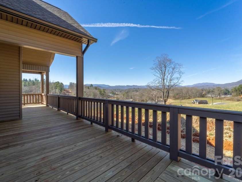 50 Fairview Street, Franklin, NC 28734.  MLS# CAR4378017, YatesRealty ID 21016. 