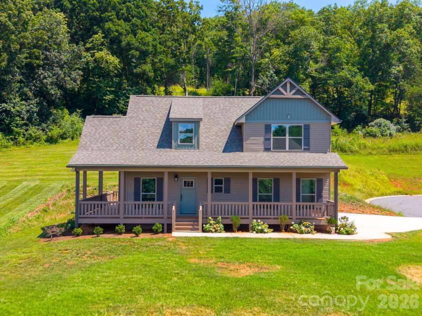 50 Fairview Street, Franklin, NC 28734.  MLS# CAR4378017, YatesRealty ID 21016. 