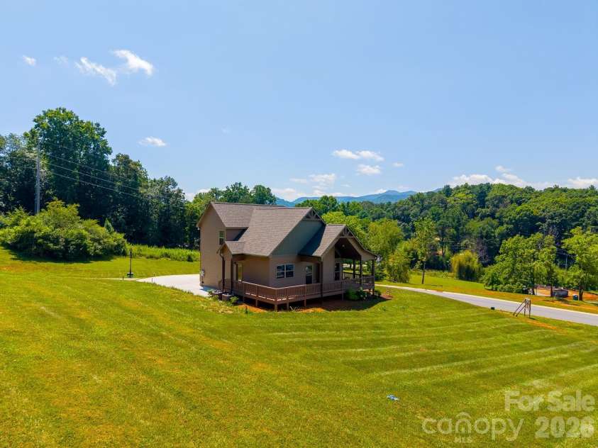 50 Fairview Street, Franklin, NC 28734.  MLS# CAR4378017, YatesRealty ID 21016. 