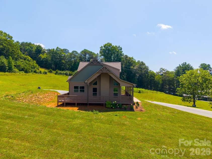 50 Fairview Street, Franklin, NC 28734.  MLS# CAR4378017, YatesRealty ID 21016. 