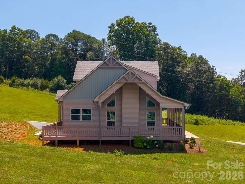 50 Fairview Street, Franklin, NC 28734.  MLS# CAR4378017, YatesRealty ID 21016. 