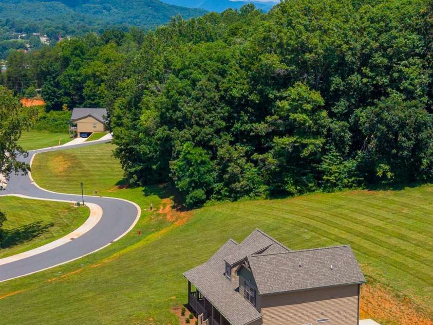 50 Fairview Street, Franklin, NC 28734.  MLS# CAR4378017, YatesRealty ID 21016. 