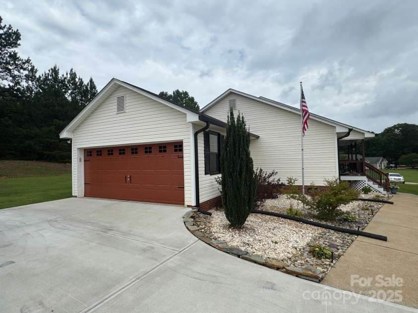 118 Harvey Vale Circle, Blacksburg, SC 29702.  MLS# CAR4259322, YatesRealty ID 21017. 