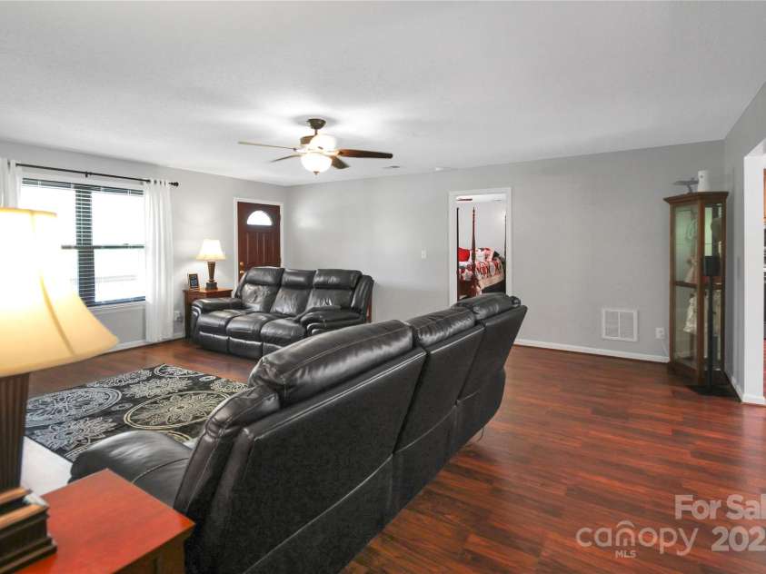 118 Harvey Vale Circle, Blacksburg, SC 29702.  MLS# CAR4259322, YatesRealty ID 21017. 