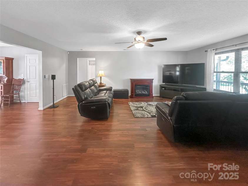 118 Harvey Vale Circle, Blacksburg, SC 29702.  MLS# CAR4259322, YatesRealty ID 21017. 