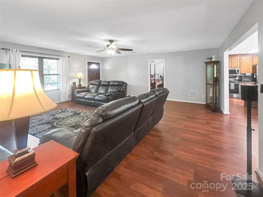 118 Harvey Vale Circle, Blacksburg, SC 29702.  MLS# CAR4259322, YatesRealty ID 21017. 