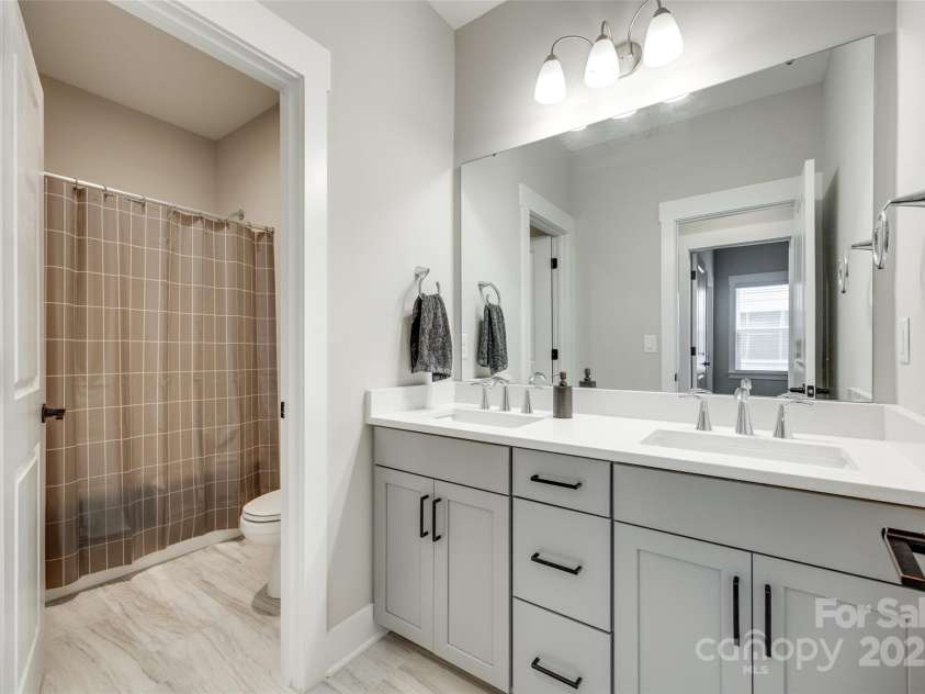 15312 Ravenall Drive, Huntersville, NC 28078.  MLS# CAR4247348, YatesRealty ID 21018. 