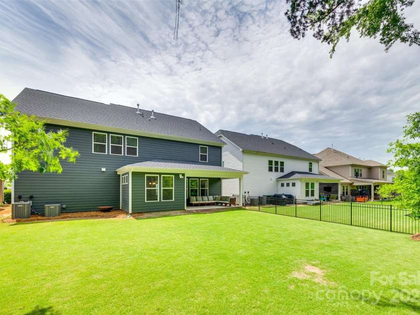 15312 Ravenall Drive, Huntersville, NC 28078.  MLS# CAR4247348, YatesRealty ID 21018. 