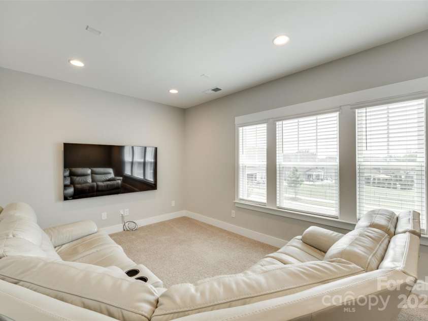 15312 Ravenall Drive, Huntersville, NC 28078.  MLS# CAR4247348, YatesRealty ID 21018. Media/bonus room