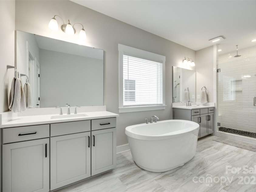 15312 Ravenall Drive, Huntersville, NC 28078.  MLS# CAR4247348, YatesRealty ID 21018. Primary bathroom