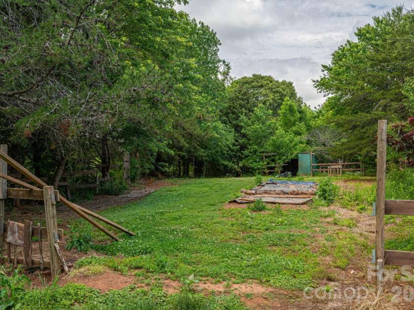 260 Houser Road, Blacksburg, SC 29702.  MLS# CAR4369780, YatesRealty ID 21018. 