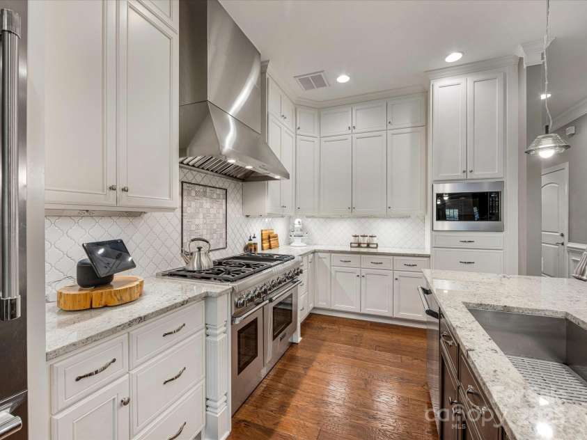 5030 Waldron Meadow Drive, Charlotte, NC 28226.  MLS# CAR4261235, YatesRealty ID 21019. 