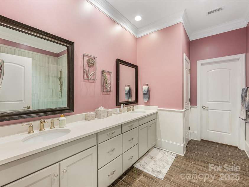 5030 Waldron Meadow Drive, Charlotte, NC 28226.  MLS# CAR4261235, YatesRealty ID 21019. 