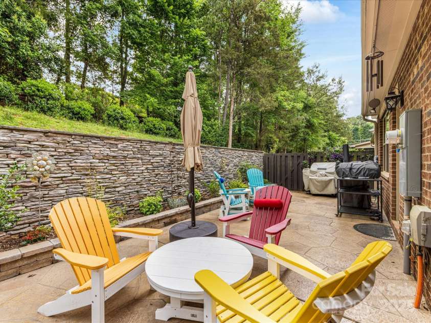 5030 Waldron Meadow Drive, Charlotte, NC 28226.  MLS# CAR4261235, YatesRealty ID 21019. 